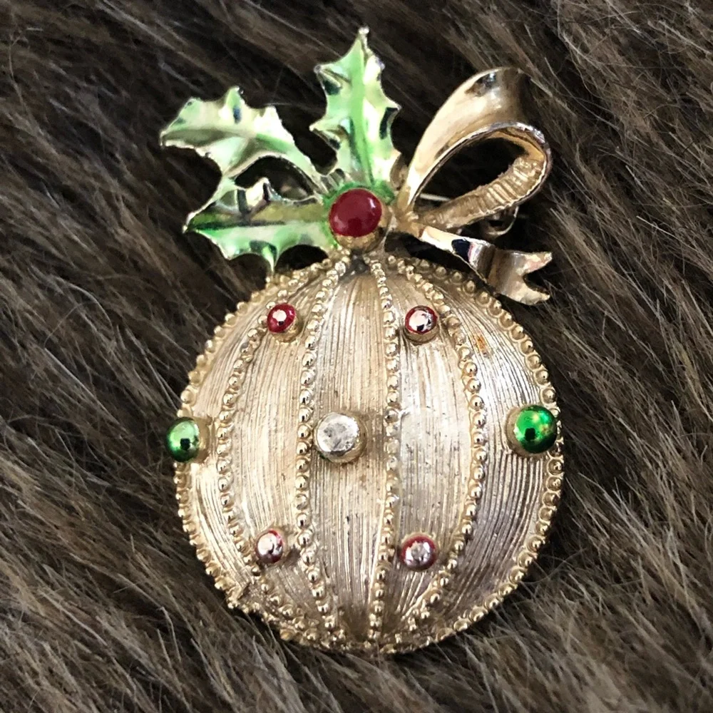 Vintage 80s Gerrys holiday ornament brooch pin